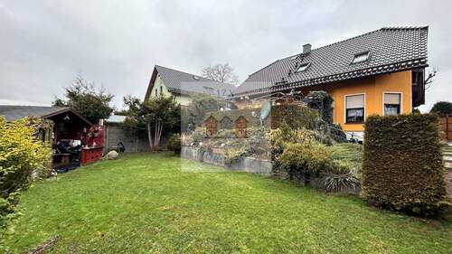 5B-Grundstück hinter Haus - 