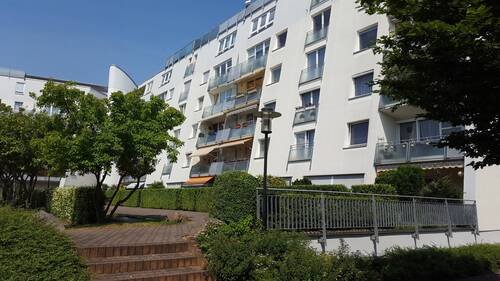 Hausansicht von Süden - 2 Zimmer Etagenwohnung zum Kaufen in Leipzig