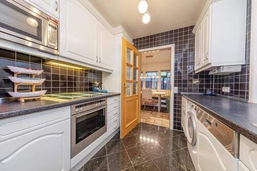 Geräumiges Duschbad - 