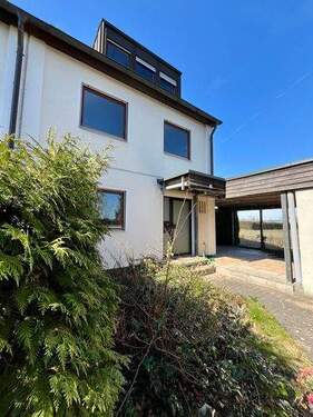 Hauseingang - Traumhafte Lage in Nürnberg Thon: Schönes REH mit großem Garten und Garage