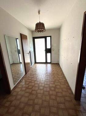 Eingangsbereich - 4 Zimmer Reihenendhaus zum Kaufen in Nürnberg