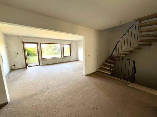 Blick ins Wohnzimmer - 4 Zimmer Reihenendhaus in Nürnberg