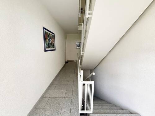Treppenhaus - 2 Zimmer Etagenwohnung in Leverkusen