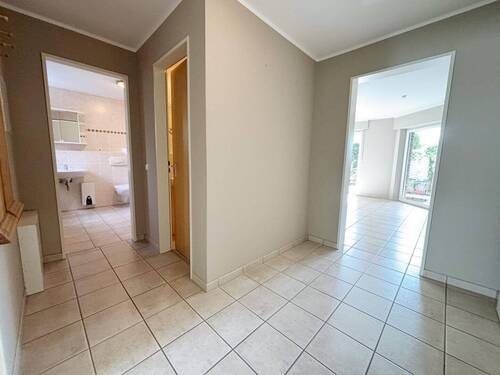 Flur - Etagenwohnung mit 71,00 m&sup2; in Leverkusen zum Kaufen