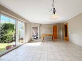 Wohn- / Esszimmer - 