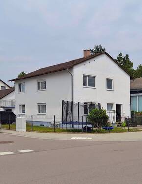 1b - Vielseitiges, modernisiertes Zweifamilienhaus mit großem Potenzial in zentraler Lage