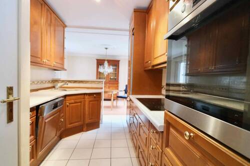 Küche - Ansicht 1 - Durchdachter Grundriss trifft Komfort: Sonnige 2-Zimmer-Wohnung mit Tiefgaragenstellplatz