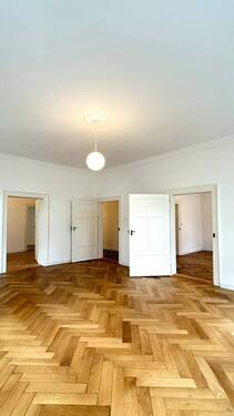 Wohnzimmer Blick Esszimmer, Flur - 4 Zimmer Etagenwohnung in Amberg