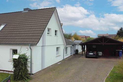 Ansicht von der Straße - 3 Zimmer Doppelhaushälfte zum Kaufen in Stralsund