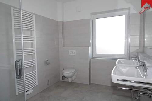 modernes Badezimmer - 