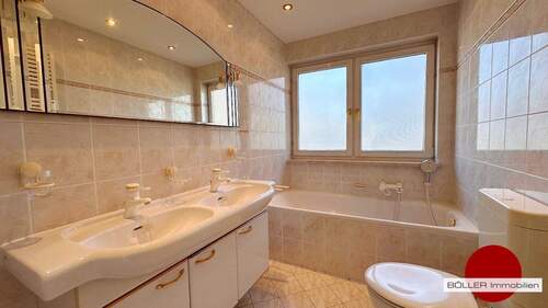 Badezimmer mit Fenster! - 