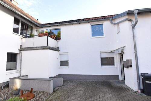 Eingangsseite hintere Wohnungen - Mehrfamilienhaus, Wohnhaus mit 265,00 m² in Uelzen zum Kaufen