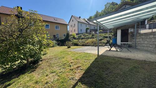 Freisitz auf Baugrundstück - 