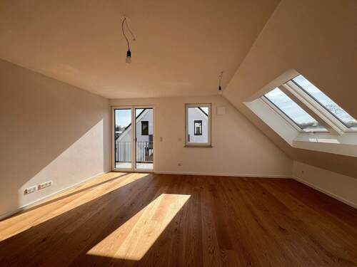 Wohnzimmer - 3 Zimmer Etagenwohnung in München