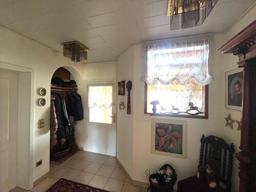 Diele mit Eingangstür EG Wohnung - 