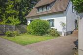 Vorgarten - 7 Zimmer Einfamilienhaus in Köln