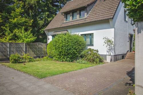 Vorgarten - 7 Zimmer Einfamilienhaus in Köln