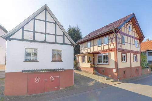 Haus und Nebengebäude - 4 Zimmer Einfamilienhaus zum Kaufen in Wehretal