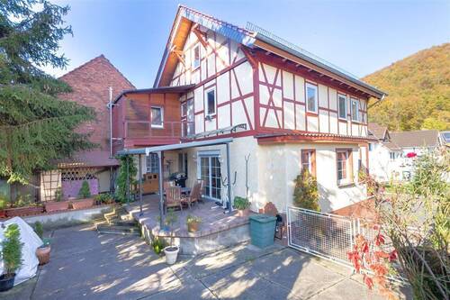 Hofansicht - 4 Zimmer Einfamilienhaus in Wehretal