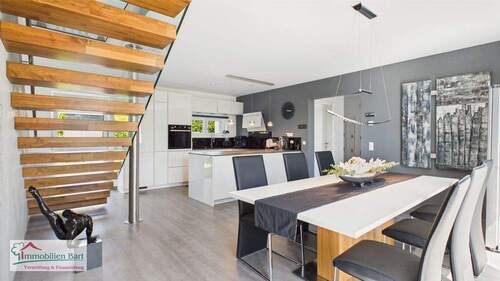 Essbereich mit offener Küche - GRENZE L-WORMELDANGE: TOLLES WOHNHAUS TOLLES GRUNDSTÜCK 2 BÄDER GROSSE GARAGE TOP LAGE!