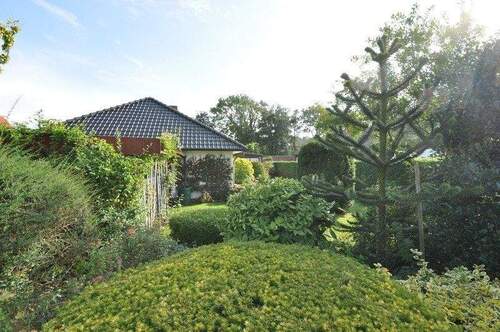 Ansicht mit Garten - 