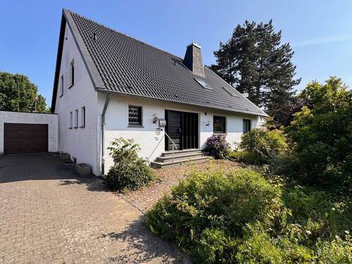 Hausansicht - 8 Zimmer Mehrfamilienhaus, Wohnhaus zum Kaufen in Erkelenz