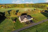 Luftbild - **Energieeffizientes Traumhaus in naturnaher Lage - modern, großzügig und familienfreundlich**