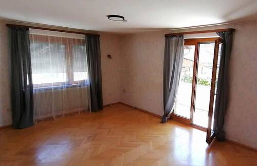 EG Wohnung Wohnzimmer - Mehrfamilienhaus, Wohnhaus mit 170,00 m&sup2; in Markgröningen zum Kaufen