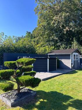 Garten mit Pool und Gartenhaus - 