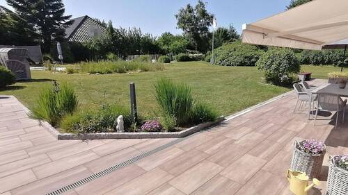 Angelegte Terrassen und Beete - 