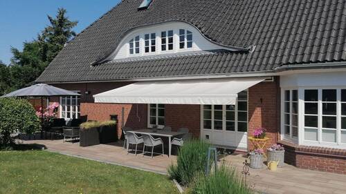 Hauptterrasse Süd - 7 Zimmer Einfamilienhaus in Husum