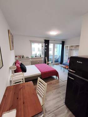 Zimmer - Studio-Wohnung 32 m² Berlin Wilmersdorf: möbliert, Balkon, Lift, U-S-Bahn in 3 Minuten fußläufig.