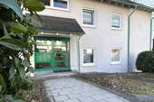Hauseingang - Großzügige Galeriewohnung mit Dachterrasse, Balkon und Weitblick in hervorragender Lage von Breckerfeld