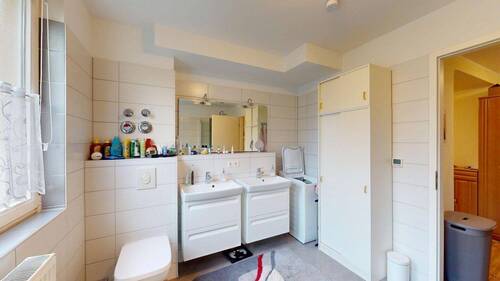 Bad rechts - 2 Zimmer Etagenwohnung in Potsdam