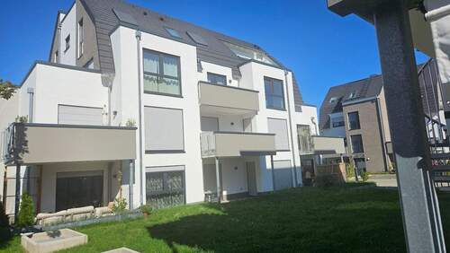 Ansicht mit Dachterrasse - 