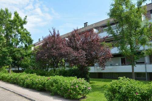 Westseite - Großzügige 3-Zimmer-Wohnung, renoviert, gepflegt, gut vermietet, Nähe Bahnhof