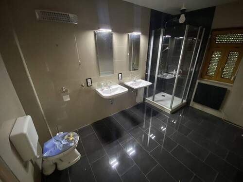 modernes Duschbad im EG - 