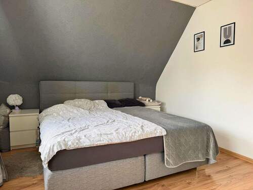 Schlafzimmer (OG) - 