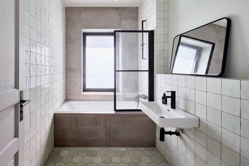 Haupthaus EG - Badezimmer II Badewanne - 