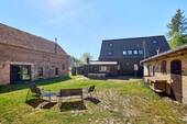 Innenhof - Haupthaus + Stall + Nebenerlass - 
