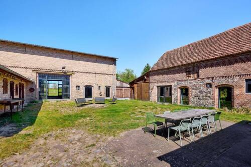 Innenhof - Scheune + Stall + Nebenerlass - 