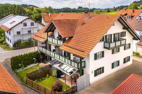 Hausansicht - 4 Zimmer Etagenwohnung zum Kaufen in Rott