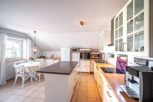 helle Küche - Etagenwohnung mit 136,00 m² in Rott zum Kaufen