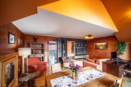 Wohnzimmer mit viel Platz - 