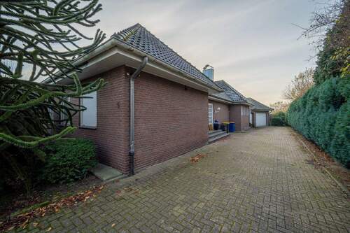 Ansicht - Sanierungsbedürftiges Einfamilienhaus in bevorzugter Lage für Handwerker oder auch Bauträger (!)