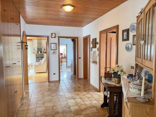 Innenansichten Erdgeschoss - 8 Zimmer Einfamilienhaus in Kümmersbruck