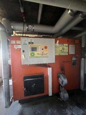 12 Heizungsanlage (Hackschnitzelheizung) - 
