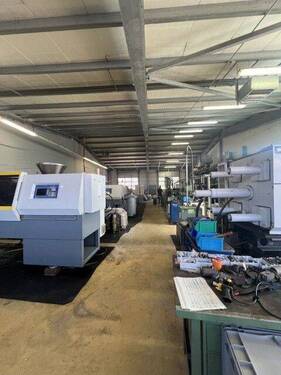 9 Produktionshalle innen - 