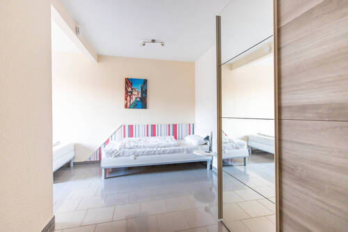 Zimmer 2 EG - 1. Wohnung - 