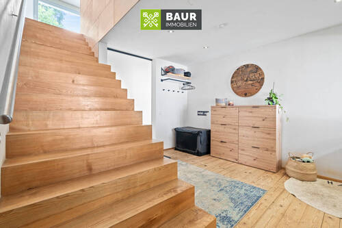 Treppenaufgang zu OG - 8 Zimmer Mehrfamilienhaus, Wohnhaus in Wangen im Allgäu